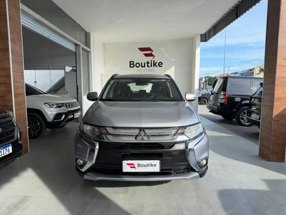 MITSUBISHI OUTLANDER 3.0 GT 4X4 V6 24V GASOLINA 4P AUTOMÁTICO